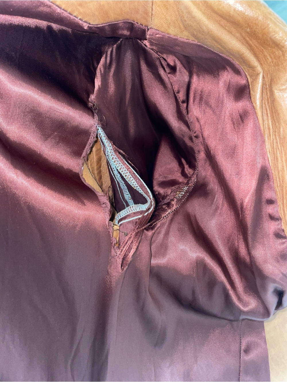 Vintage Women's Tan Leather Trench Coat - Picture 12 of 13